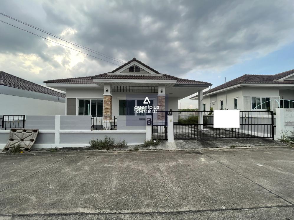 บ้านเดี่ยวชั้นเดียว ทำเลอยู่ในแหล่งชุมชน โครงการพิณสิริ ปลวกแดง