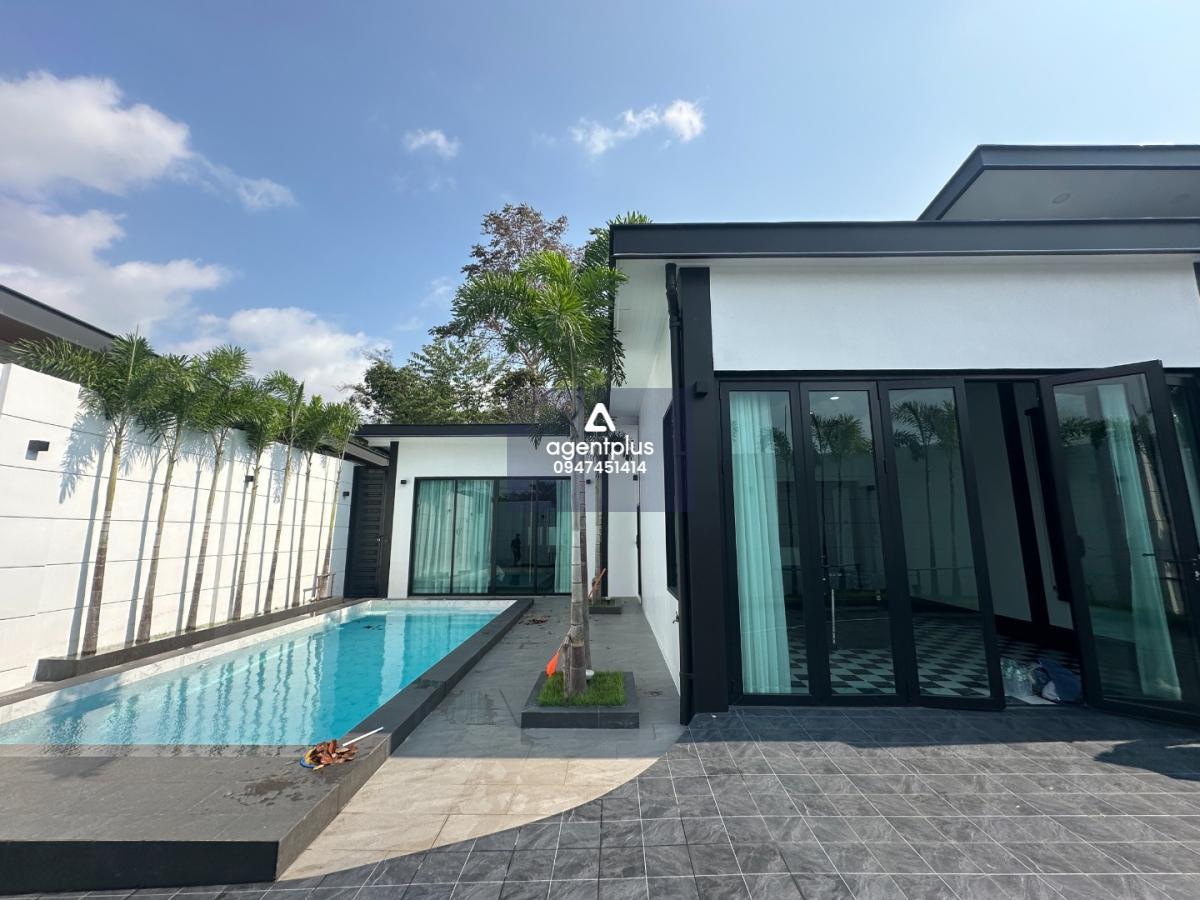 บ้านเดี่ยวพูลวิลล่าสร้างใหม่ ใกล้โรงเรียนนานาชาติ ทำเลศักยภาพ เข้าออกได้หลายเส้นทาง เชื่อมต่อเมืองพัทยาได้ง่าย