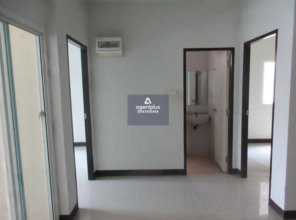 บ้านแฝดชั้นเดียว หมู่บ้าน บ้านดี ตำบลมาบข่า ใกล้ถนนสายหลัก (ทล.36) อยู่ในแหล่งชุมชน โครงการกุลวลี นิคมพัฒนา