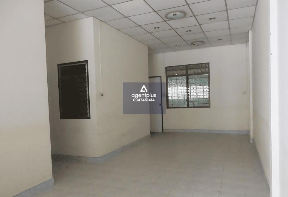 สวนแก้ว 1 ทาวน์เฮ้าส์ชั้นเดียว ซอย 3 ถนนกรอกยายชา อยู่ห่างจากถนนสุขุทวิท (ทล.3) ประมาณ 1.0 กม. ทำเลในแหล่งชุมชน สาธารณูปโภคพื้นฐานครบ การเดินทางสะดวก