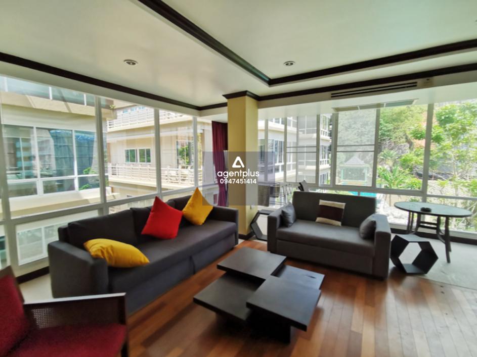 คอนโดมิเนียมหรูทำเลดีภายในพื้นที่ใช้สอยกว้างขวางใหญ่พิเศษแบ่งพื้นที่เป็นสัดส่วนสุดไพรเวททันสมัย ทำเลดีใจกลางกะรน การเดินทางเข้า-ออกสะดวก สามารถเดินถึงหน้าหาดกะรนเพียงระยะทาง เพียง 500 เมตร โครงการกะรนวิว