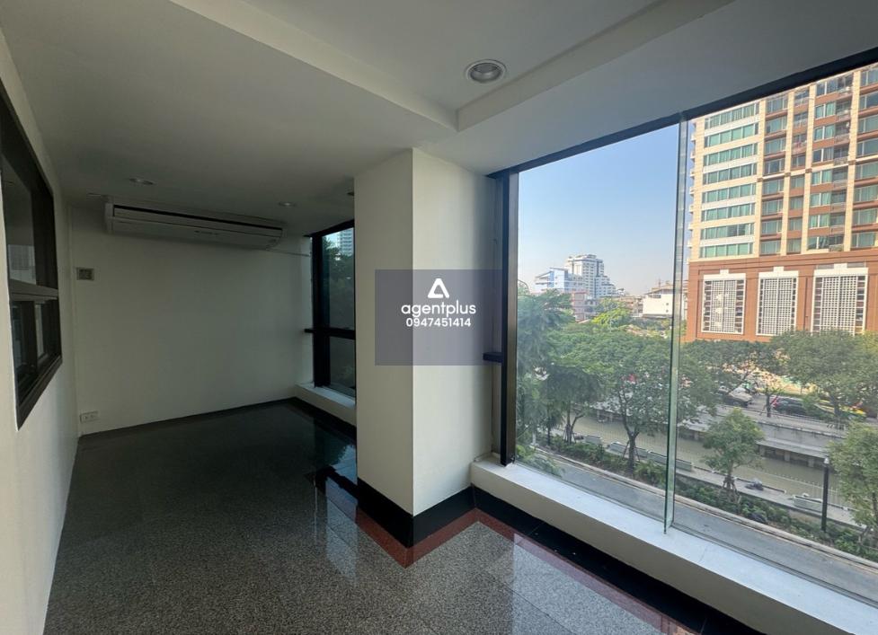 เช่าพื้นที่สำนักงานส่วนตัวมีกั้นห้องประชุม ติดถนนใหญ่ สาทร-นราธิวาสฯ ใกล้ BTS ศูนย์กลางธุรกิจ 100 ตรม