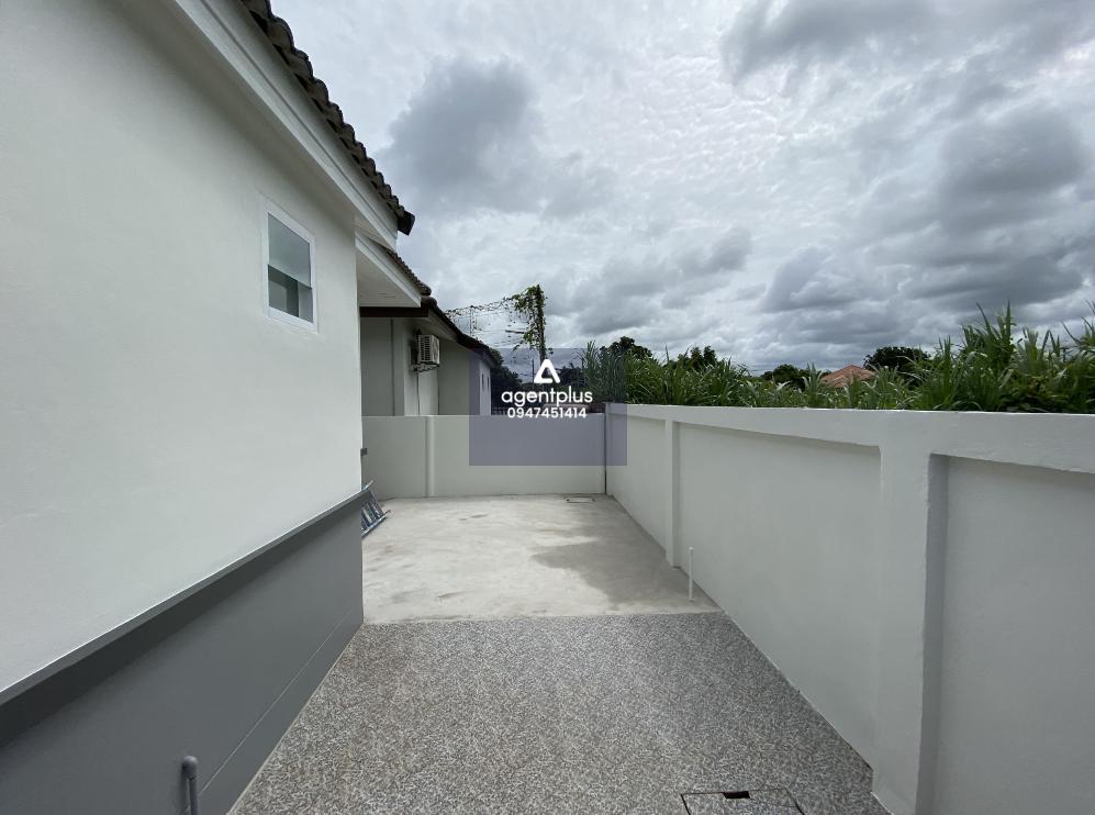 บ้านเดี่ยวชั้นเดียว การคมนาคมสะดวก สาธารณูปโภคครบครัน ห่างจากถนนสุขุมวิทประมาณ 2 กม. ศักดิ์ทิพย์ 7 เมืองระยอง ปรับปรุงใหม่