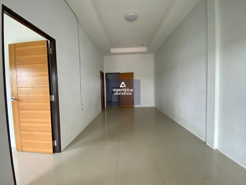 ทาวน์เฮ้าส์ โครงการสมบูรณ์ เลควิล 2 เนินสำลี-ระยอง ทำเลในแหล่งชุมชน อยู่ใกล้แยกเนินสำลีระยอง ซอยหนองน้ำเย็น 3 ห่างจากถนนสายศูนย์ราชการระยอง-นิคมอุตสาหกรรมมาบตาพุด (ทล.363) ประมาณ 1 กม. และห่างจากถนนสุขุมวิท (ทล.3) ประมาณ 2.1 กม.