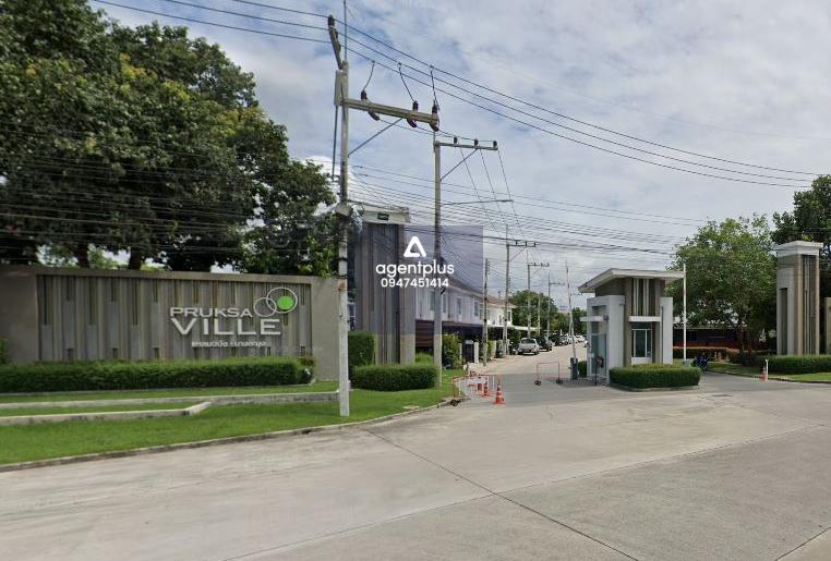 ทาวน์เฮ้าส์ 2 ชั้น โครงการพฤกษาวิลล์ 71/1 บริเวณโดยรอบทรัพย์เป็นแหล่งท่องเที่ยวและแหล่งชุมชน การคมนาคมสะดวก สาธารณูปโภคพร้อม