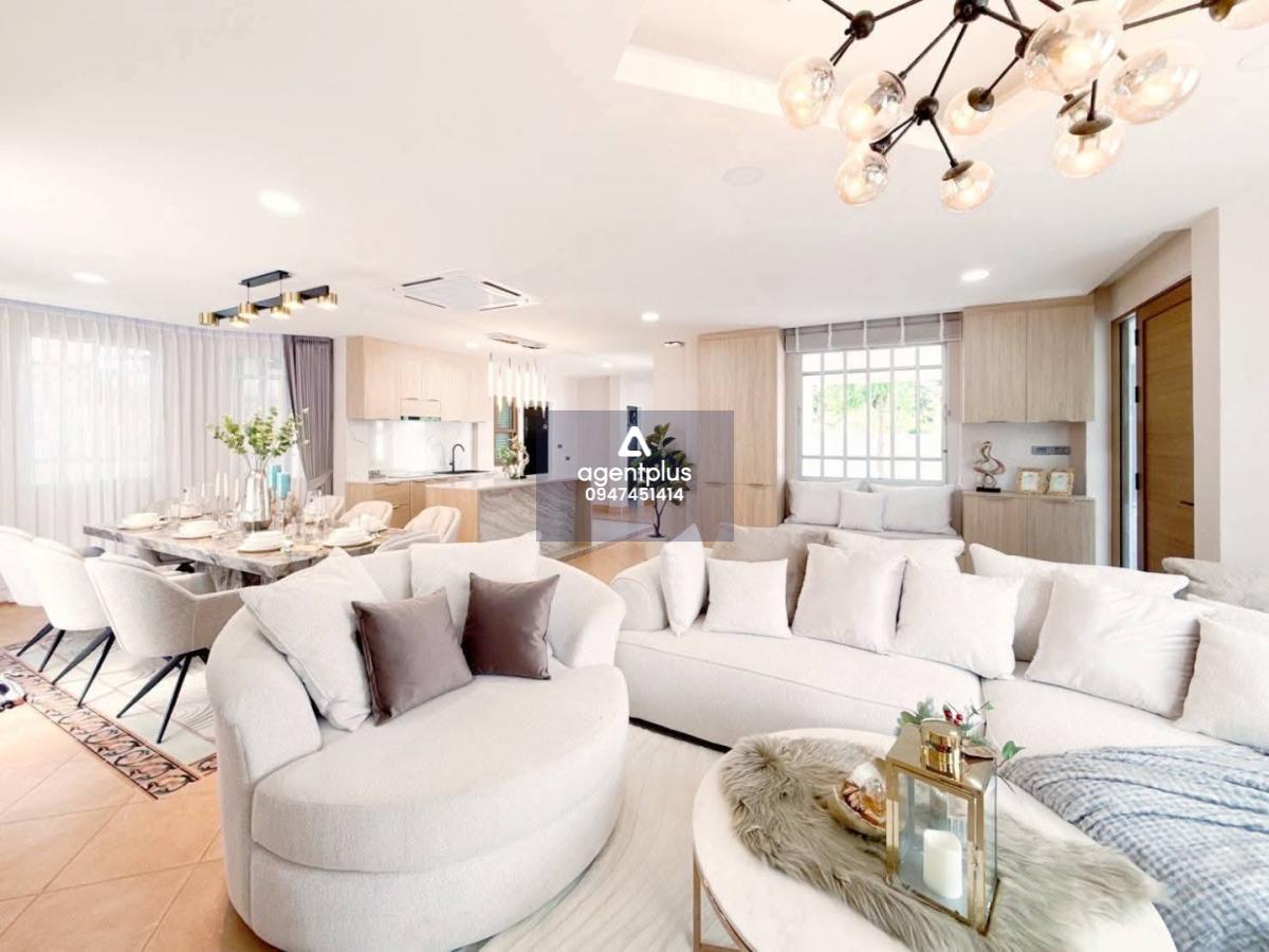 บ้านหรูพร้อมสระว่ายน้ำ รีโนเวทใหม่ทั้งหลัง ใจกลางเมืองพัทยาเหนือ - สุขุมวิท 9 Horizon Garden Blue Retreat พัทยา