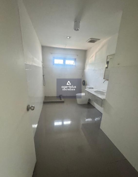 ให้เช่าออฟฟิศ/พื้นที่ธุรกิจ – ทำเลทอง ติดถนนใหญ่ ถนนสุขุมวิท 55 (ทองหล่อ) เดินทางสะดวก ห่างจาก BTS ทองหล่อเพียง 700 เมตร