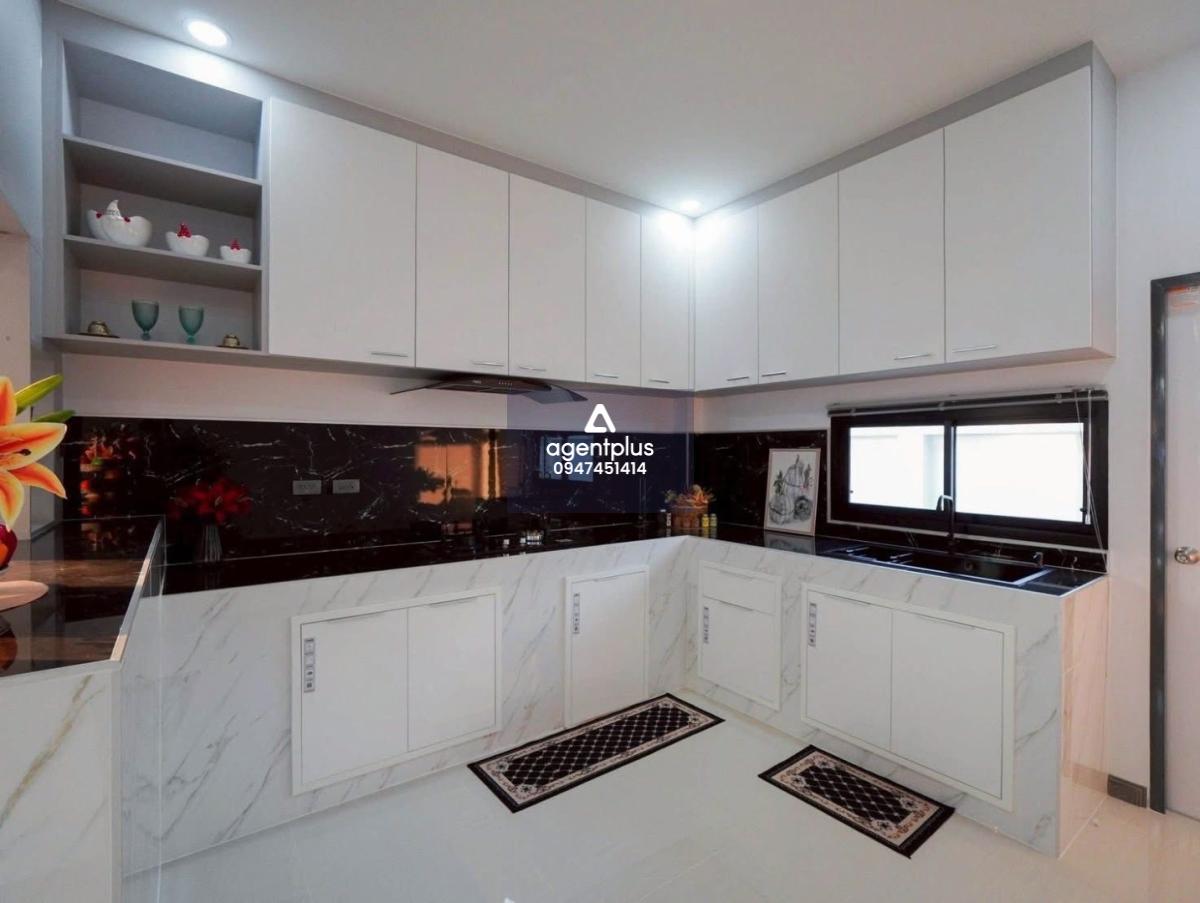 ขาย บ้านเดี่ยวหลังริม ใกล้สุขุมวิท เพียง 500 เมตร