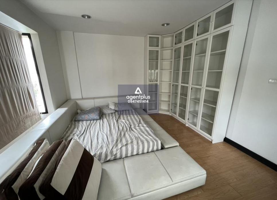 ขายทาวน์โฮม 3 ชั้น(หลังมุม) มบ.ศุภาลัยวิลล์-รัชดา 32 พร้อมเฟอร์นิเจอร์บิ้วอินทั้งหลัง สามารถเข้าอยู่ได้ทันที เดินทางสะดวกเพราะอยู่ใกล้รภไฟฟ้า 2 สาย(MRT - ลาดพร้าว และรถไฟฟ้าสายสีเหลือง- ลาดพร้าว)