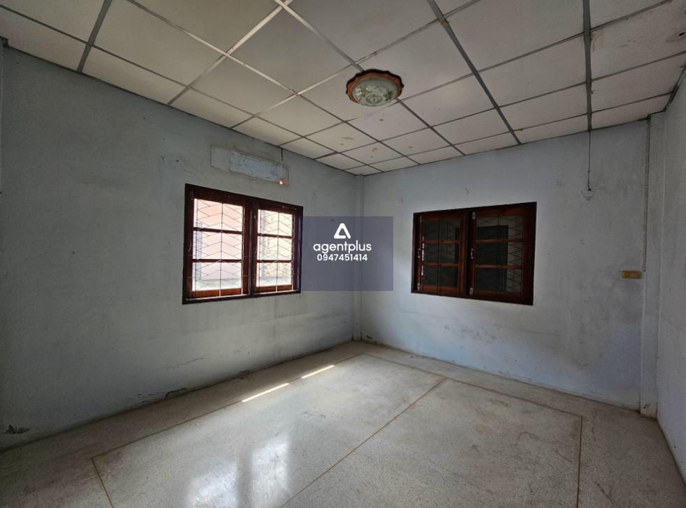 บ้านเดี่ยวชั้นเดียว บ้านธำรงค์วิลล่า หนองตำลึง ทำเลดี ติดถนน เดินทางเข้า-ออกสะดวก บริเวณโดยรอบเป็นแหล่งชุมชน