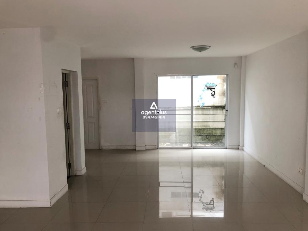 ทาวน์เฮ้าส์ 2 ชั้น การคมนาคมสะดวก สาธารณูปโภคครบครัน ถนนซากค้อ-หนองขาม โครงการเดอะทรี อัสสัมชัญ-หนองยายบู่ ศรีราชา