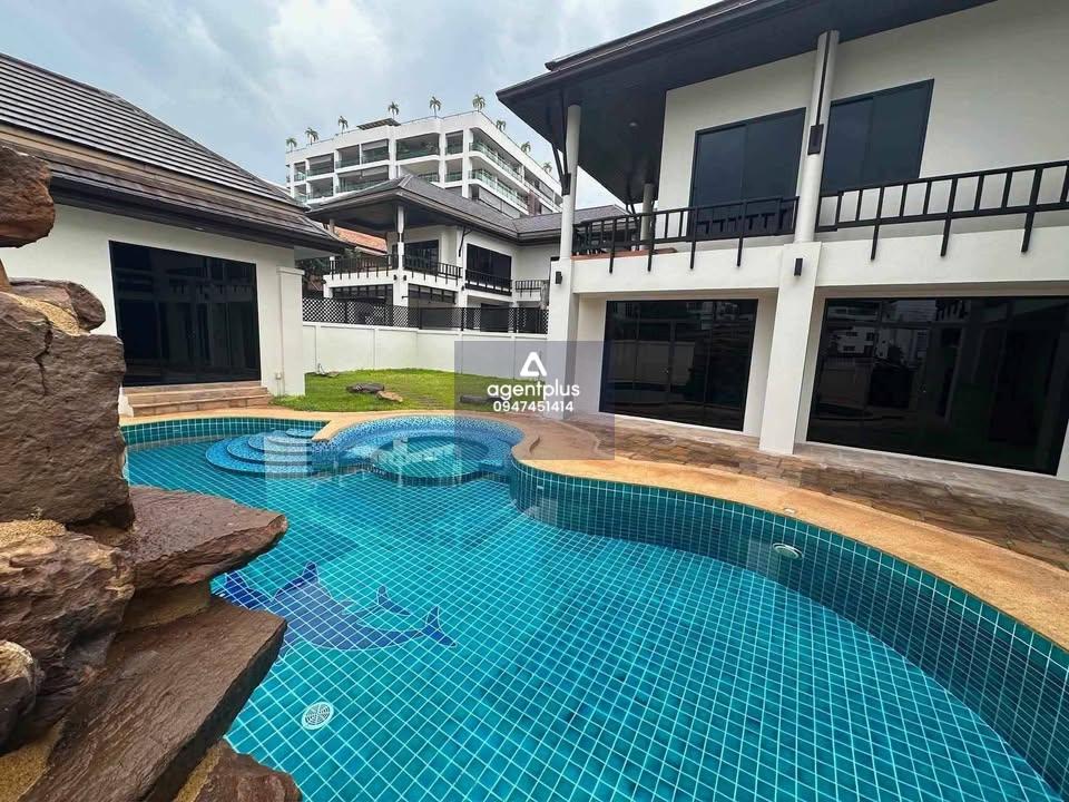 *ให้เช่าพูลวิลล่า 4 ห้องนอน พระตำหนัก พัทยา ใกล้หาด พร้อมสระส่วนตัว