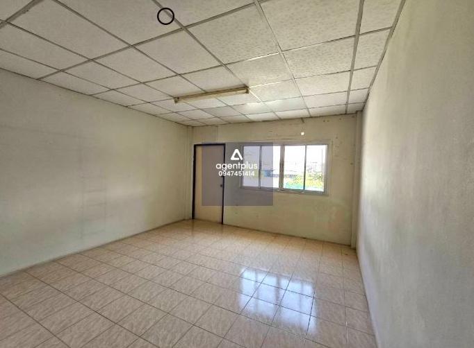 ทาวน์เฮ้าส์ 2 ชั้น โครงการธรรมรัช 3 ชลบุรี เดินทางเข้า-ออกสะดวก