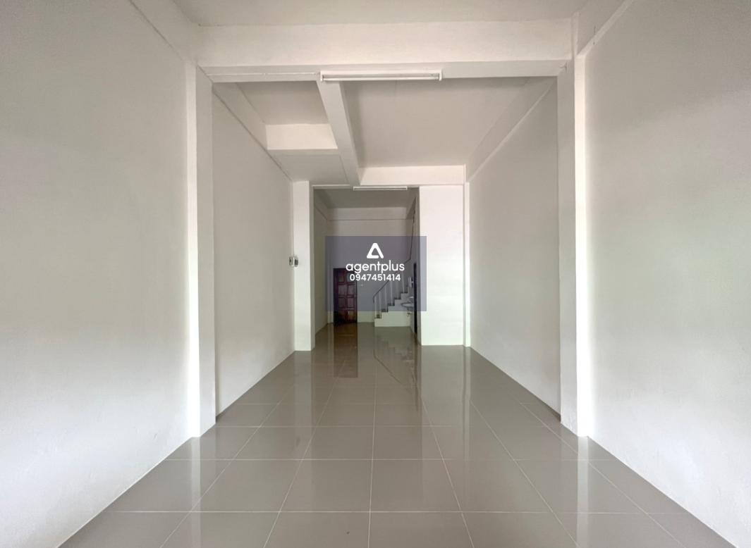 อาคารพาณิชย์ 2 ชั้น พัทยาปาร์คฮิลล์ ทำเลดี ตั้งอยู่ในโครงการพัทยาปาร์คฮิลล์ ถนนคสล. ใกล้แหล่งชุมชน เดินทางสะดวก รายล้อมด้วยสิ่งอำนวยความสะดวกครบ เหมาะสำหรับอยู่อาศัยหรือประกอบธุรกิจขนาดเล็ก