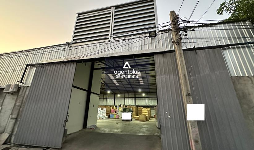 ให้เช่าโกดัง นวลจันทร์21 ขนาด 900 ตรม. รถเทรลเลอร์เข้าออกได้