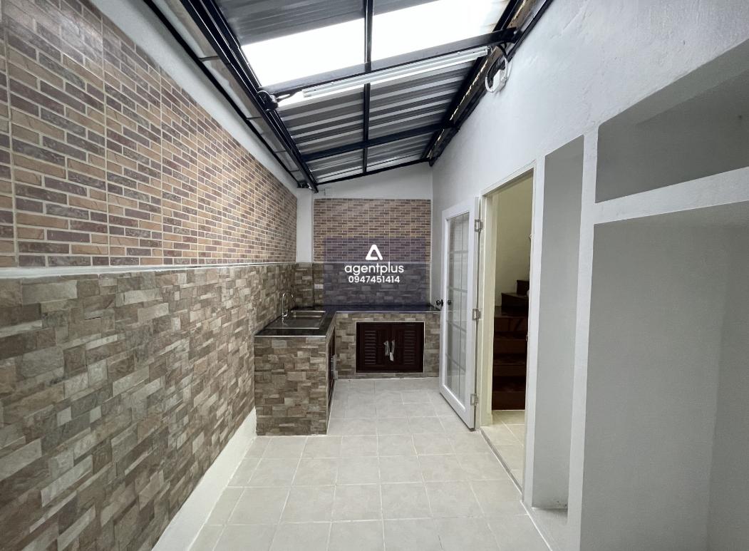 ทาวน์เฮ้าส์ 2 ชั้น โครงการรัฐกิจ : ปรับปรุงใหม่ ทำเลดีใกล้ถนนสุขุมวิท (ทล.3) มุ่งหน้าไปสัตหีบเลี้ยวซ้ายเข้าซอยไม่มีชื่อ บริเวณ ที่กม.146+000 ประมาณ 195 เมตร