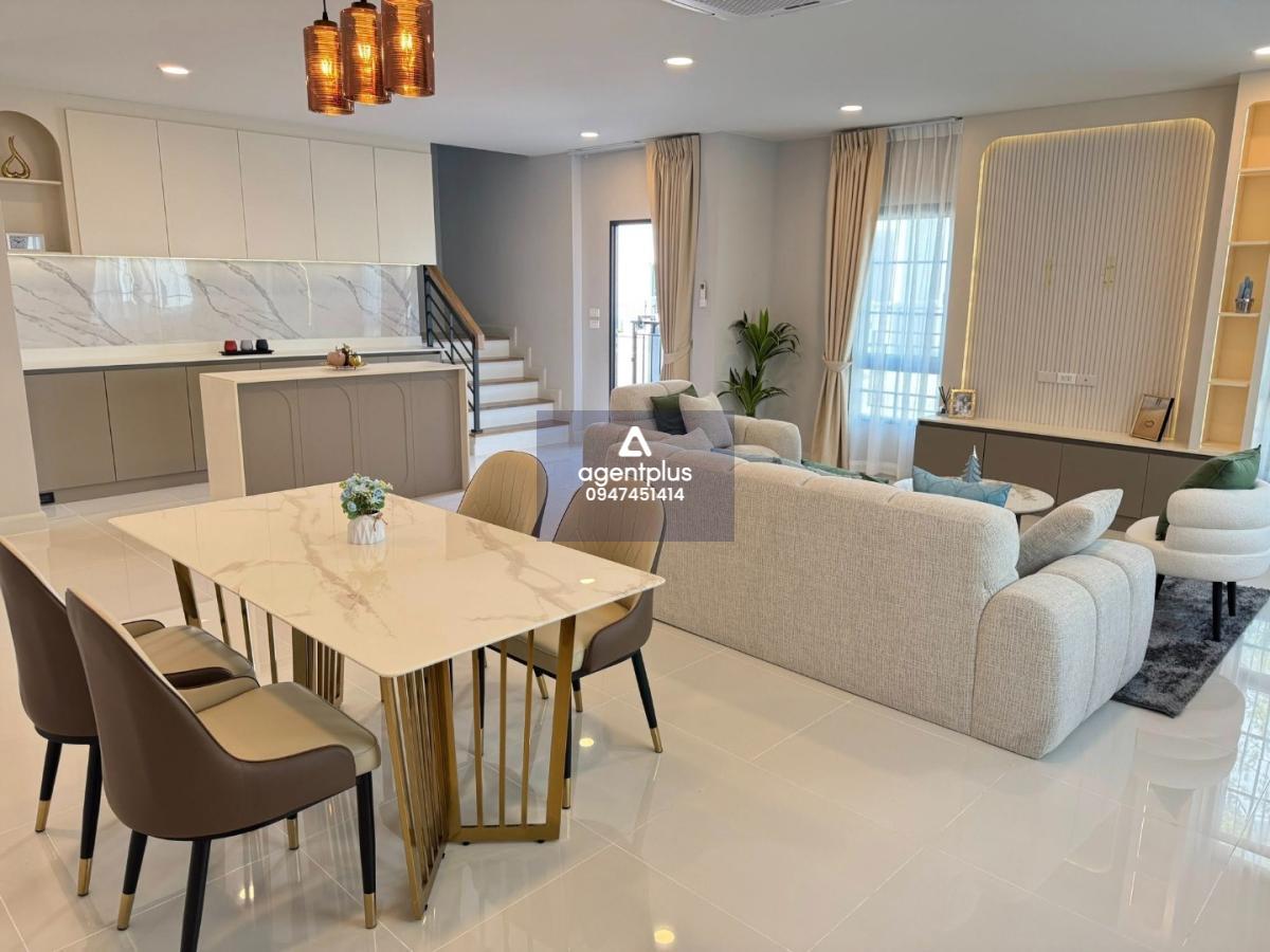 ขาย/เช่า บ้านหรู เลี้ยงสัตว์ได้ เซนโทร บางนา กม. 7 กรุงเทพฯ ติดเมกะ บางนา