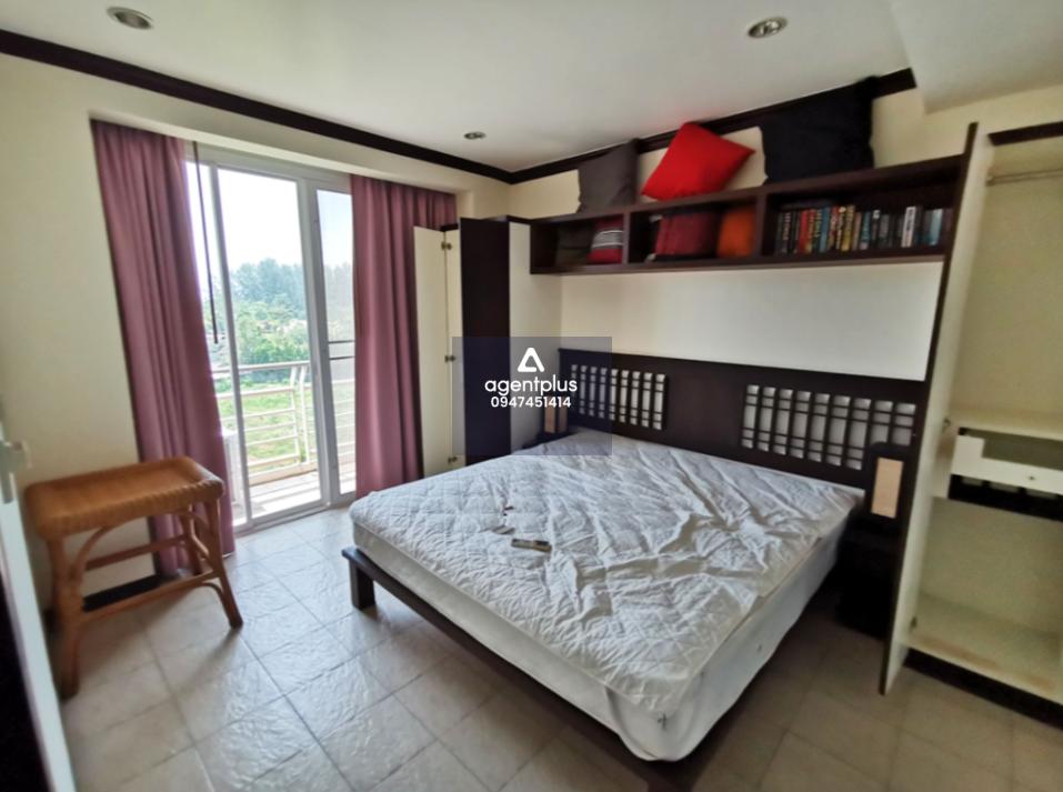 คอนโดมิเนียมหรูทำเลดีภายในพื้นที่ใช้สอยกว้างขวางใหญ่พิเศษแบ่งพื้นที่เป็นสัดส่วนสุดไพรเวททันสมัย ทำเลดีใจกลางกะรน การเดินทางเข้า-ออกสะดวก สามารถเดินถึงหน้าหาดกะรนเพียงระยะทาง เพียง 500 เมตร โครงการกะรนวิว