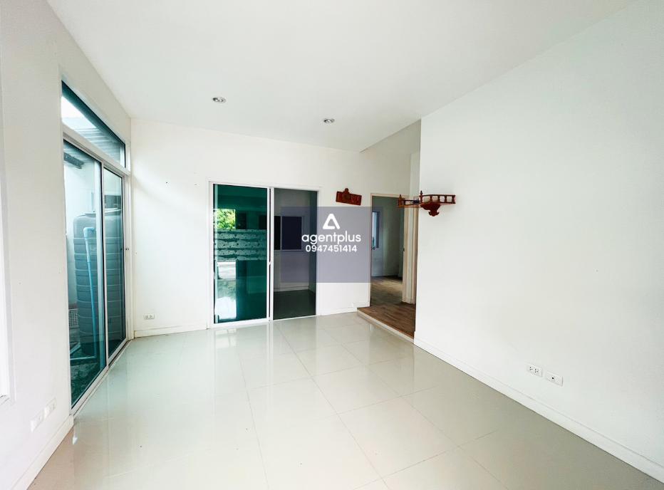 บ้านแฝดชั้นเดียว กรูฟวี่ พาร์ค บางละมุง ภายในกว้างขว้าง ทำเลดีใกล้ถนนทุ่งกราด และตั้งอยู่ใกล้สถานที่สำคัญ