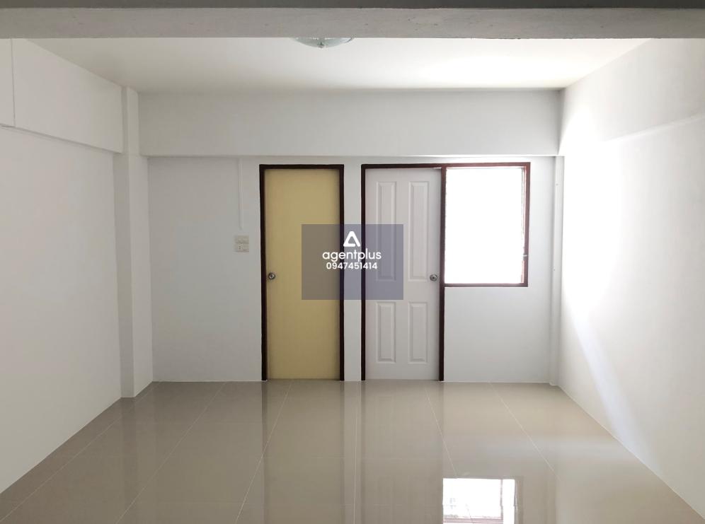 คอนโดมิเนียม เมืองใหม่คอนโดโฮม ทำเลดีในย่านเสม็ด เดินทางสะดวก ใกล้ถนนสุขุมวิท (ทล.3) และถนนพระยาสัจจา - คิรี รายล้อมด้วยสิ่งอำนวยความสะดวกทั้งห้างสรรพสินค้า โรงพยาบาล และสถานศึกษา เหมาะสำหรับพักอาศัยหรือปล่อยเช่าเพื่อการลงทุน