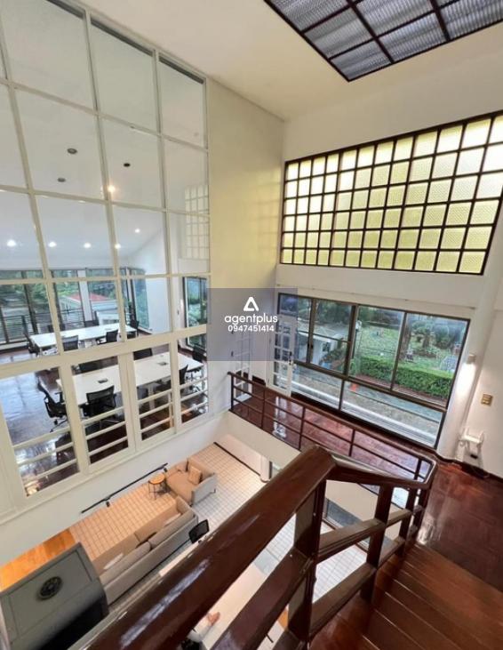 บ้านเดี่ยวให้เช่า ทำเลดีมาก ถนนสุขุมวิท ใกล้ BTS พร้อมพงศ์ เหมาะสำหรับอยู่อาศัย หรือใช้เป็น Home Office ตกแต่งครบ พร้อมใช้งานทันที