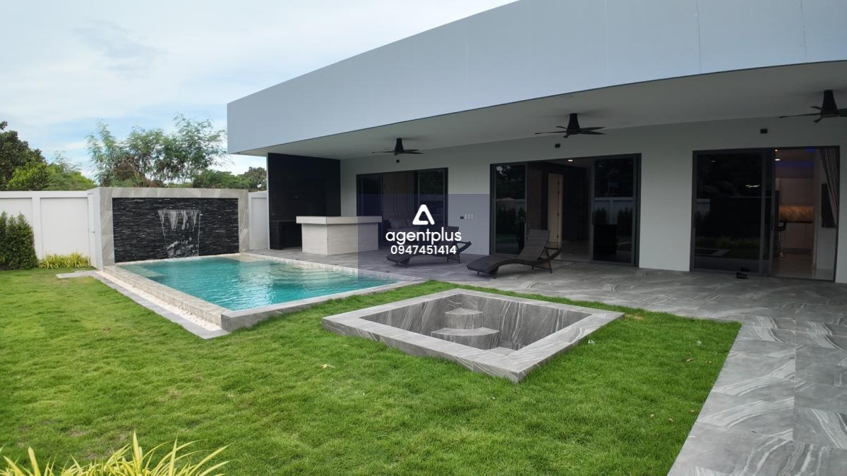 ขายบ้านสองหลังติดกันพร้อมสระว่ายน้ำส่วนตัว พร้อมอยู่ ทำเลทุ่งกลม-ตาลหมัน พัทยา