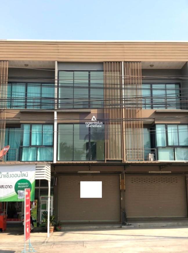 อาคารพาณิชย์ 3 ชั้น ทำเลดี บริเวณโดยรอบเป็นแหล่งชุมชน เดินทางสะดวก ติดถนนโรงโป๊ะ–เขาไม้แก้ว สาธารณูปโภคครบ เหมาะสำหรับอยู่อาศัยหรือประกอบธุรกิจ