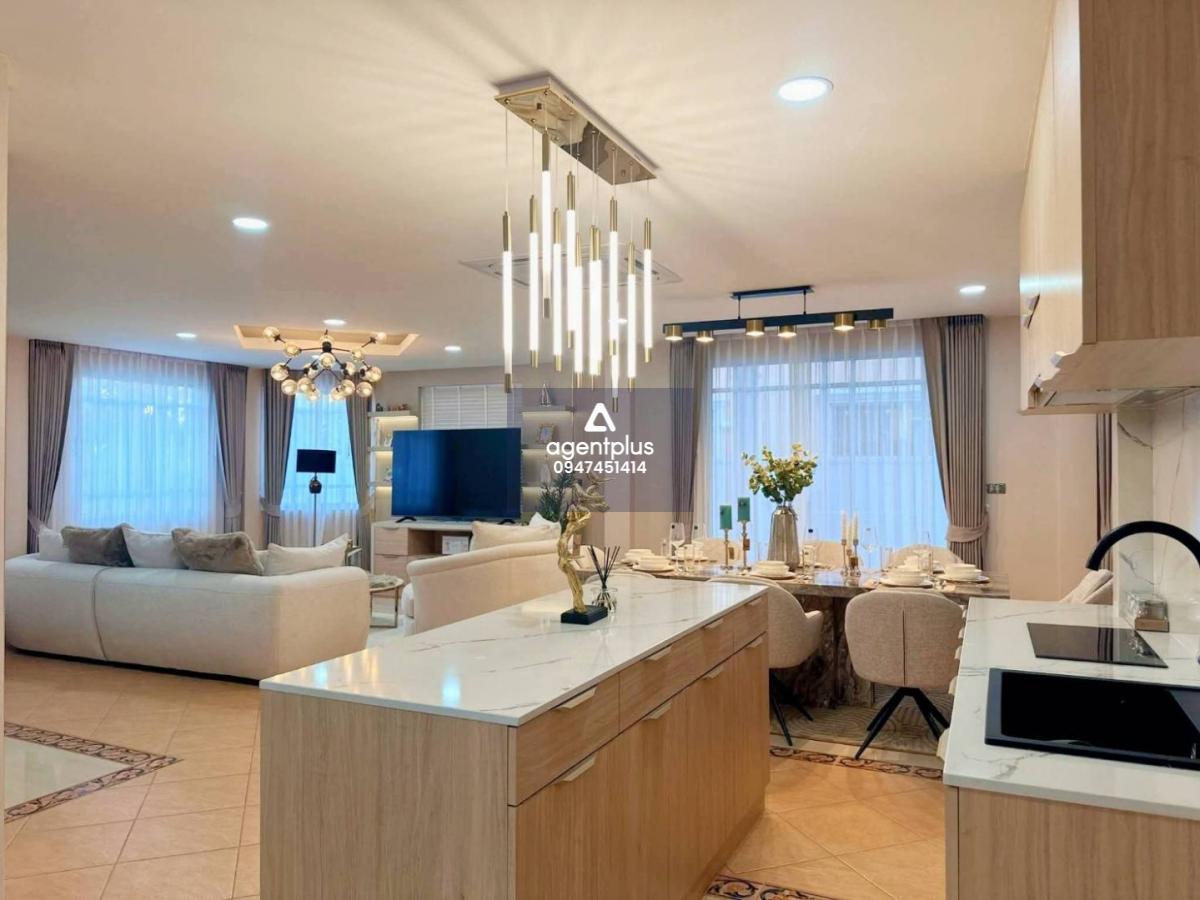 ขายบ้านหรู Modern Classic พร้อมสระส่วนตัว – พัทยาเหนือ