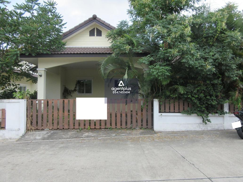 บ้านเดี่ยวชั้นเดียว ทำเลดี โครงการอยู่ใกล้ถนนสายหลัก (ทล.36) เดินทางเข้า-ออกสะดวก ตั้งอยู่ในแหล่งชุมชน โครงการบ้านนิภารมย์ ระยอง