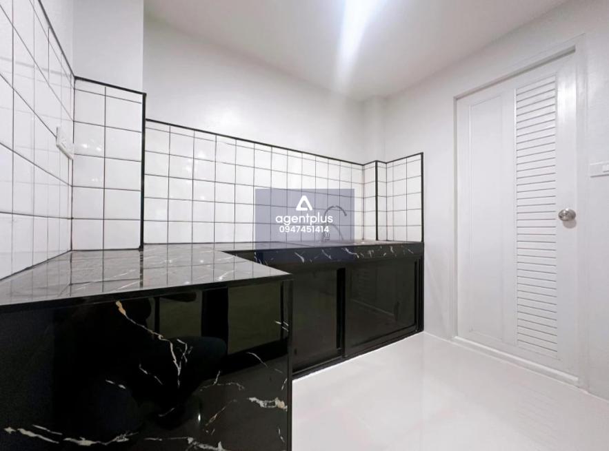 ทาวน์เฮาส์รีโนเวทใหม่ ใกล้ BTS บางจาก พร้อมเข้าอยู่