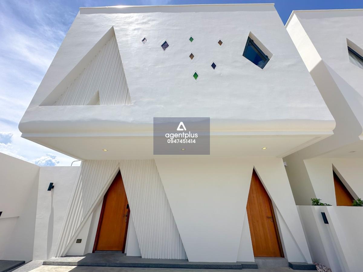 ขายด่วน INARA VILLA พูลวิลล่าหรู เมืองพัทยา ใกล้ชายหาด ตกแต่งครบ พร้อมเข้าอยู่ ห่างจากหาดจอมเทียน พัทยา เพียง 2 กม.