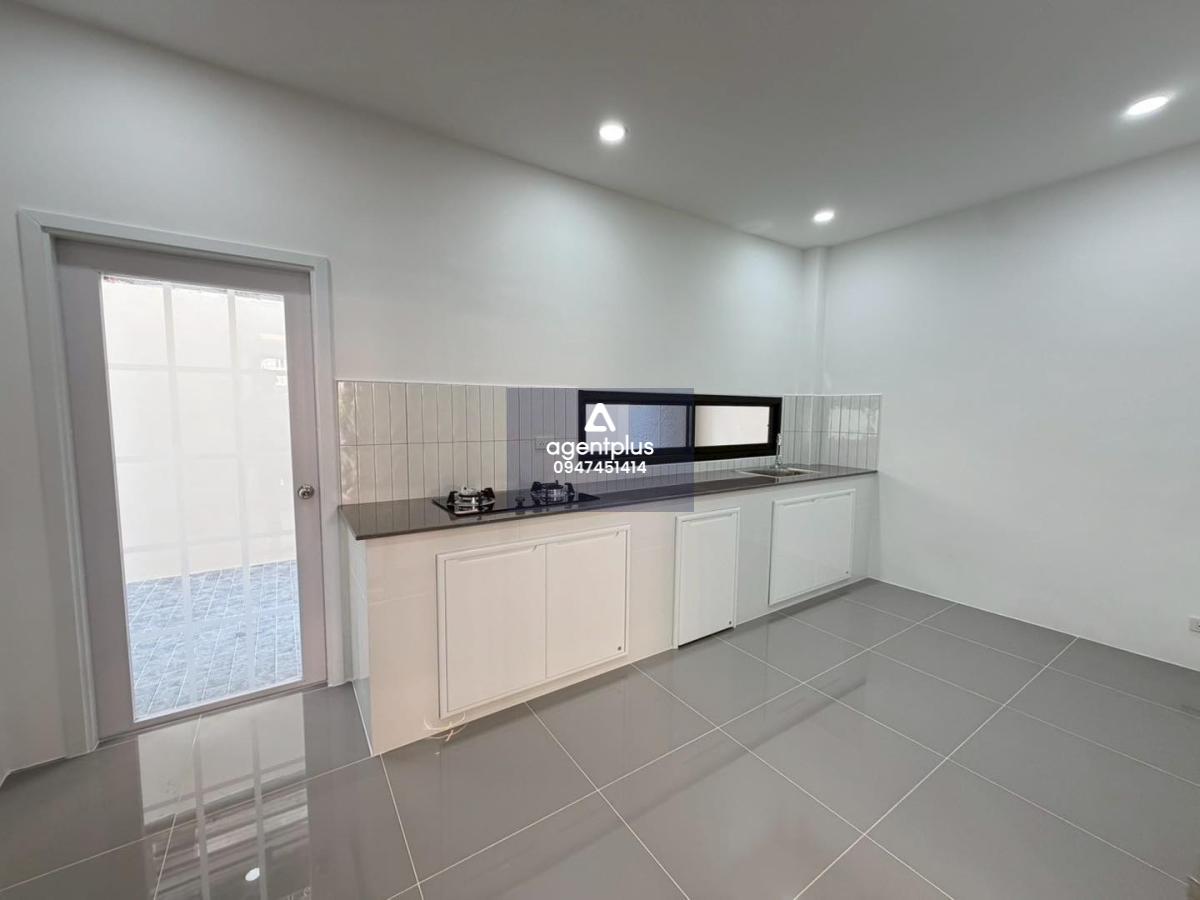 ขาย ทาวน์เฮาส์ 2 ชั้น บ้านสวย รีโนเวทใหม่ ทำเลดี เข้า-ออกได้หลายทาง