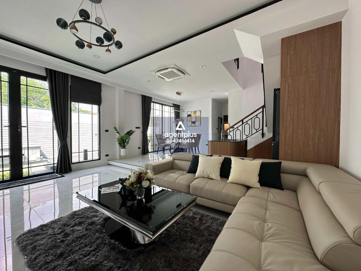 บ้านแฝดพรีเมี่ยม 2 ชั้น พิกัดซอยบุญสัมพันธ์ 6 ( ซอยเขาน้อย ) ทำเลหลักเมืองพัทยา Glam พัทยา