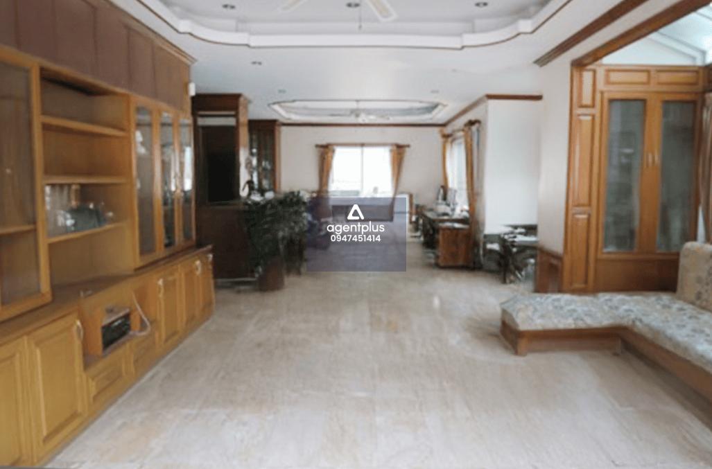 บ้านเดี่ยว 2 ชั้น พื้นที่ใช้สอยกว้างขวาง แอลเค วิลเลจ ชลบุรี ทำเลดี บริเวณใกล้เคียงเป็นที่อยู่อาศัย สาธารณูปโภคครบครัน การคมนาคมสะดวก