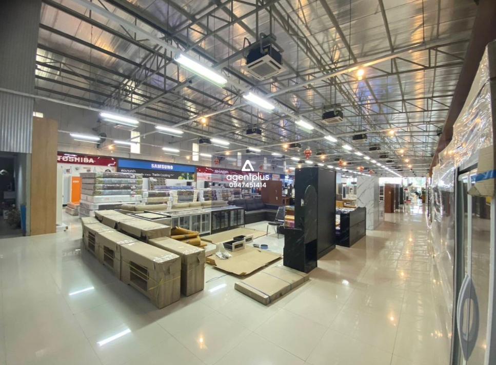 *ขายโชว์รูม ใกล้เซ็นทรัล นครศรีฯ สภาพพร้อมใช้งาน เหมาะทำโชว์รูม แสดงสินค้า ศูนย์บริการ ฯลฯ