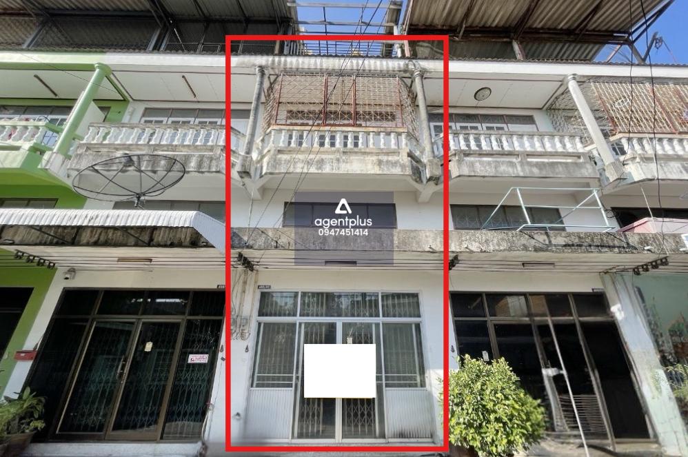 อาคารพาณิชย์ 2.5 ชั้น โดยรอบเป็นแหล่งชุมชน การคมนาคมสะดวก สาธารณูปโภคพร้อม