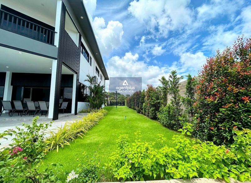 *พูลวิลล่าใหม่สุดหรู พร้อมวิวภูเขาและทะเล ใกล้หาดบางเสร่ ชลบุรี