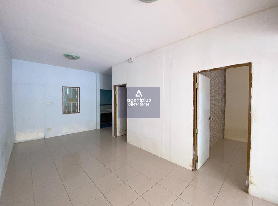 ศักดิ์ทิพย์ 2 ทาวน์เฮ้าส์ชั้นเดียว อยู่ในแหล่งชุมชน ซอย 4 ห่างจากถนน ทล.36 ประมาณ 2.0 กม. เดินทางเข้า-ออกสะดวก