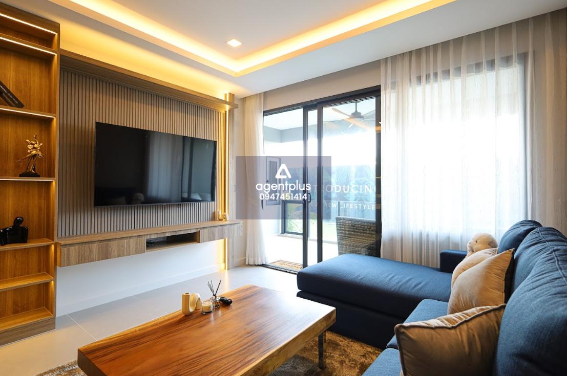 คอนโดหรูใกล้ทะเล – Living Space ระดับ Premium ยูนิตขนาดกลางแบบ 2 ห้องนอน