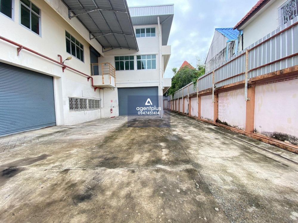 โรงงาน/โกดังพร้อมสำนักงาน (ให้เช่า)  โซนพระประแดง สมุทรปราการ  พื้นที่สีม่วง ขอใบอนุญาตโรงงานได้ เดินทางสะดวก ใกล้ตัวเมืองและแหล่งที่พักอาศัย