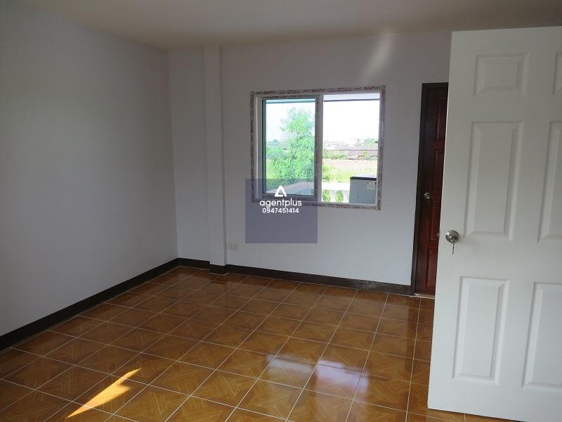 โครงการทรัพย์กมล บ้านเดี่ยว 2 ชั้น รีโนเวทแล้วพร้อมอยู่อาศัย การเดินทางสะดวก สามารถเข้า-ออกได้จากถนนสุวินทวงศ์ ซึ่งเชื่อมต่อกับถนนฉลองกรุงและถนนร่มเกล้าได้ง่าย มีแหล่งอำนวยความสะดวกครบครัน