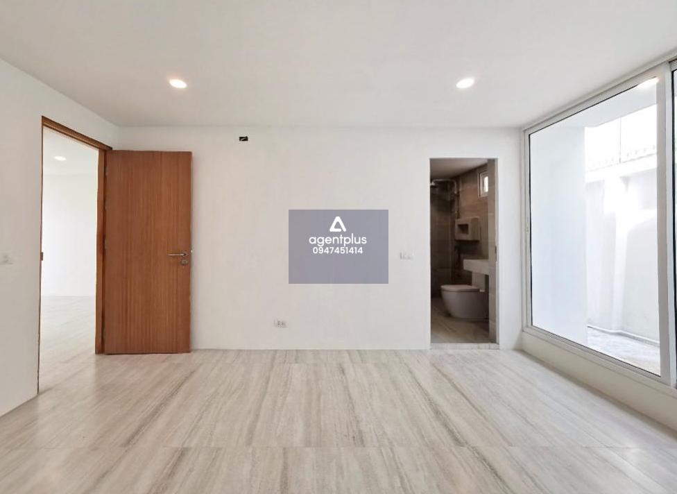 (เจ้าของ) ขายพร้อมผู้เช่า ตึกสำนักงานใกล้บีทีเอส อ่อนนุช รับผลตอบแทน 7-9.5% ยาว 9 ปี ออฟฟิศหรู 5 ชั้นมีลิฟท์ พื้นที่ใช้สอยมากถึง 622 ตรม. ใกล้รถไฟฟ้า อ่อนนุช 1.4 กม.