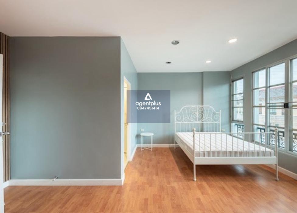 ขายโฮมออฟฟิศ 4ชั้น พร้อมผู้เช่า เดือนละ 35,000 yield 5.8% ค่าส่วนกลาง 18,000 เดอะปารีส รัชวิภา