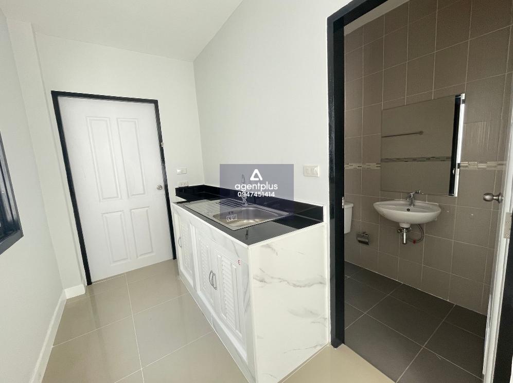 บ้านแฝด 2 ชั้น ติดถนนพัทยา-ระยอง ทล.36 สาธารณูปโภคครบครัน ใกล้แหล่งชุมชน โครงการ 365 อเวนิว ปรับปรุงใหม่