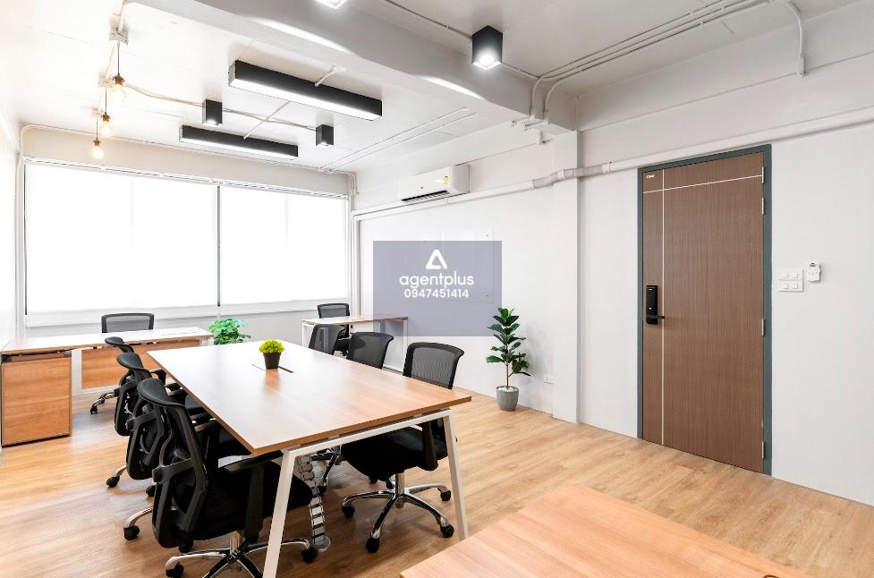 ออฟฟิศให้เช่า พัฒนาการ เฟอร์ครบพร้อมอยู่ ใกล้รถไฟฟ้า มีที่จอดรถฟรี ฟรีค่าบริการ