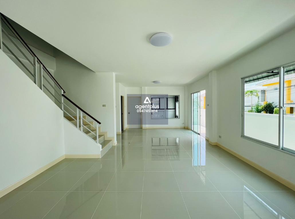 ทาวน์เฮ้าส์ 2 ชั้น บุษบา เขาดิน-สวนเสือ จากถนนเลียบมอเตอร์เวย์ แยกเข้าซอยเขาดิน ทำเลดี เดินทางเข้า-ออกสะดวก สาธารณูปโภคพร้อม