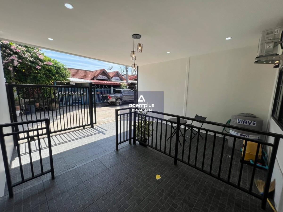 ขาย บ้านทาวน์เฮ้าส์ใหม่ พร้อมเข้าอยู่ ใกล้ Topchill Market เพียง 5 นาที 