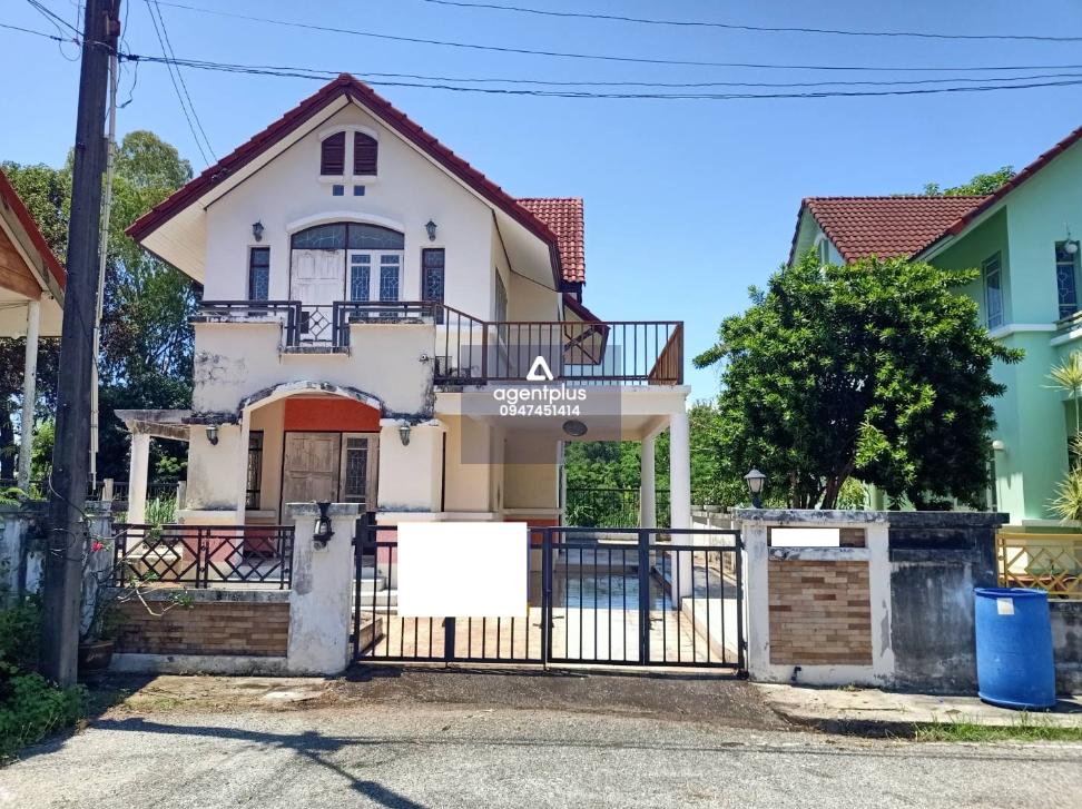 บ้านเดี่ยว 2 ชั้น โครงการติดถนนทางหลวงหมายเลข 36 ตั้งอยู่ในแหล่งชุมชน การคมนาคมสะดวก เหมาะอยู่อาศัย โครงการระยอง ซิตี้ปาร์ค ปรับปรุงใหม่