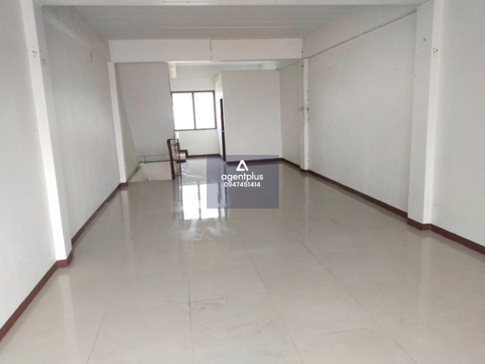 อาคารพาณิชย์ 3.5 ชั้น ติดถนนสุขุมวิท (ทล.3) การคมนาคมสะดวก โครงสร้างคอนกรีตเสริมเหล็ก เหมาะสำหรับประกอบพาณิชยกรรม หรืออยู่อาศัย