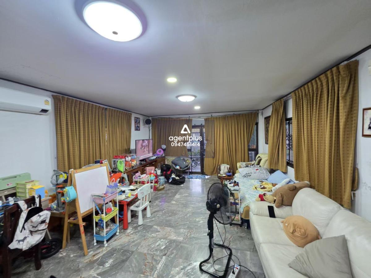 ขายบ้านใจกลางเมือง ทำรีโนเวทต่อได้สบาย ใกล้ทะเล 1.5 กิโล พัทยา